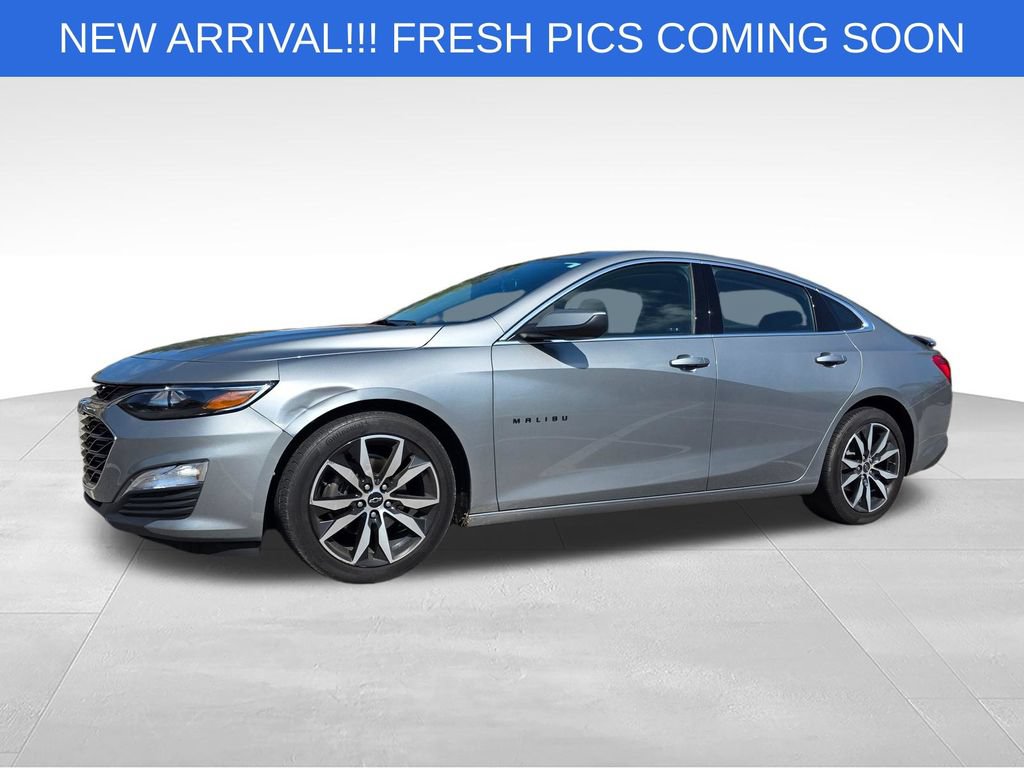 Used 2025 Chevrolet Malibu RS FWD image 2