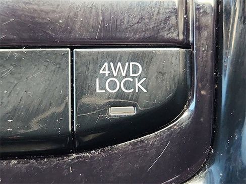 Used 2023 Jeep Compass Limited image 34