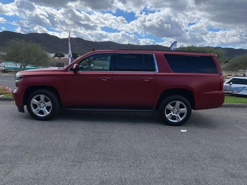 Used 2016 Chevrolet Suburban LT image 8