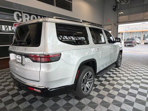 Used 2025 Jeep Wagoneer Series II w/ 8-Passenger Seating Package AWD/4WD image 6