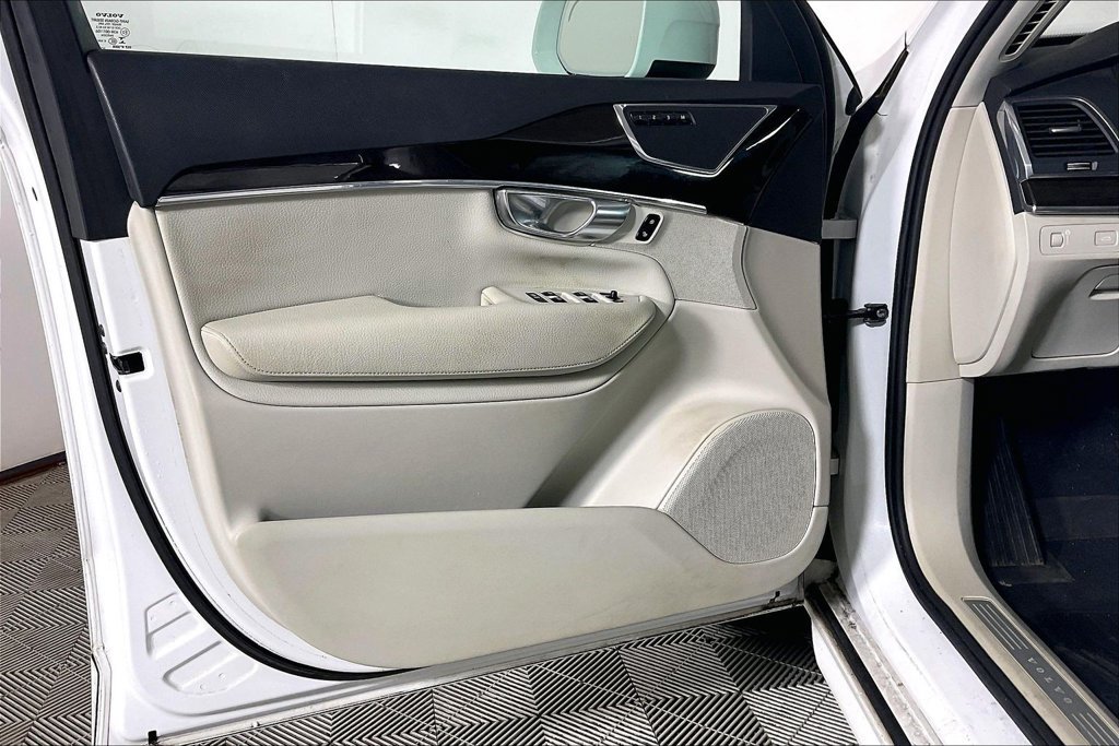 Used 2018 Volvo XC90 T5 Momentum w/ Convenience Package AWD/4WD image 21