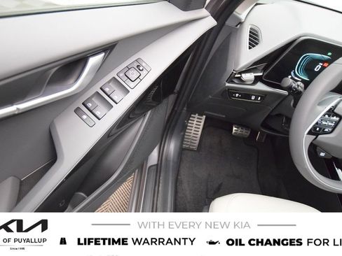 New 2025 Kia Niro EX Touring image 27