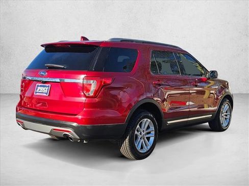 Used 2017 Ford Explorer XLT image 5