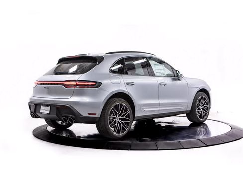 Certified 2026 Porsche Macan AWD/4WD image 7