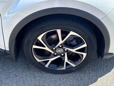 Used 2020 Toyota C-HR XLE FWD image 40
