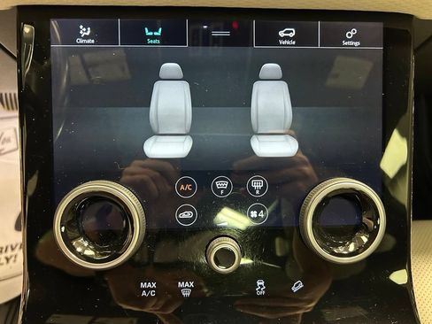 Used 2018 Land Rover Range Rover Velar R-Dynamic SE AWD/4WD image 17