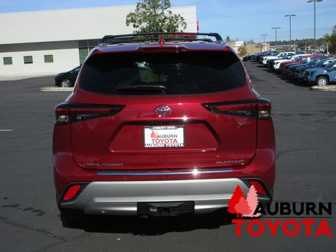 New 2026 Toyota Highlander Platinum image 4