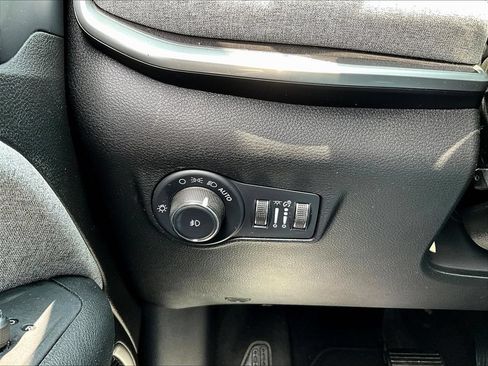 Used 2024 Jeep Compass Latitude AWD/4WD image 15