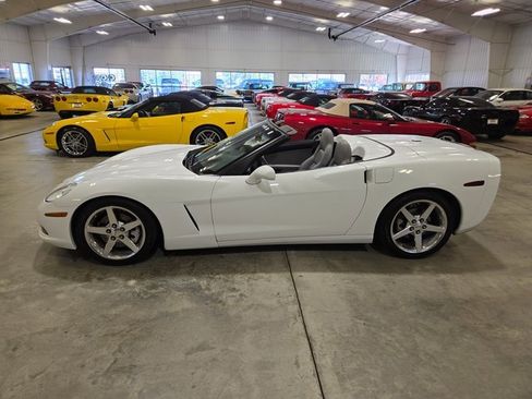 Used 2005 Chevrolet Corvette Convertible w/ Preferred Equipment Group image 2