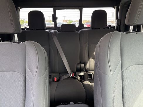 Used 2021 Jeep Gladiator Willys image 16