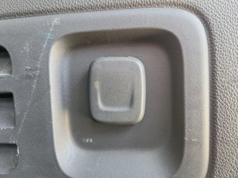 Used 2023 Chevrolet Traverse LT AWD/4WD image 9