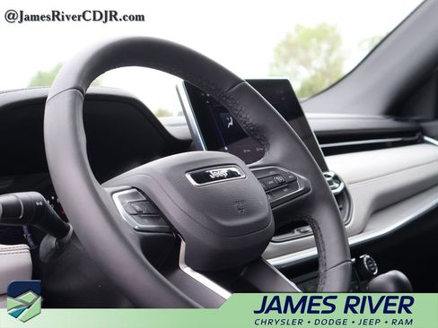 Used 2025 Jeep Compass Limited AWD/4WD image 24