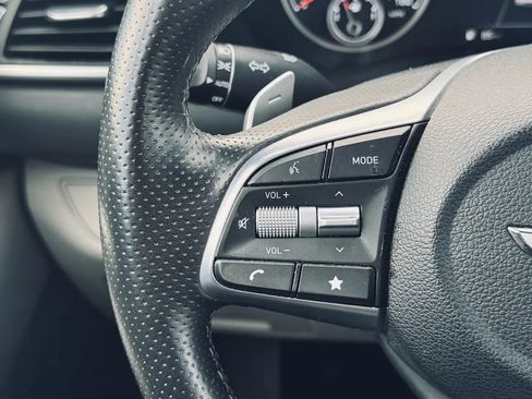 Used 2023 Genesis G70 2.0T image 12