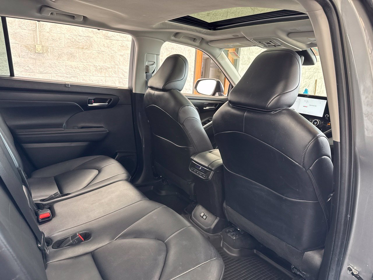 Used 2025 Toyota Highlander XLE AWD/4WD image 47