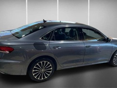 Used 2022 Volkswagen Passat 2.0T image 6