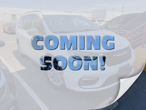 Used 2022 Chrysler Pacifica Touring-L w/ Uconnect Theater Family Group FWD image 1