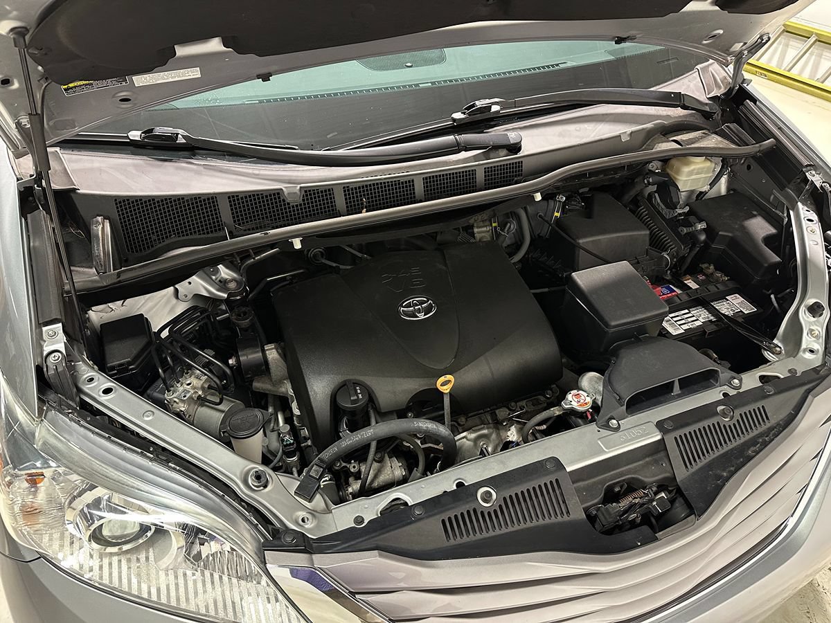 Used 2017 Toyota Sienna XLE w/ Protection Package AWD/4WD image 3