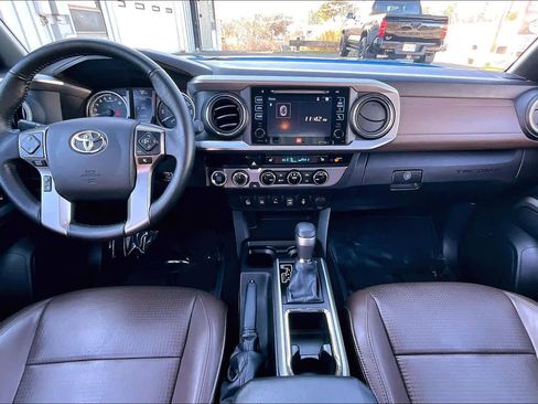 Used 2016 Toyota Tacoma Limited image 14