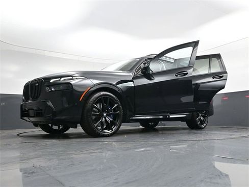 Used 2024 BMW X7 M60i w/ Executive Package image 39