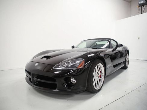 Used 2004 Dodge Viper SRT-10 RWD image 1