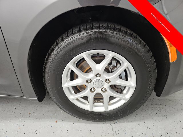 Used 2020 Chrysler Pacifica Touring w/ Cold Weather Group FWD image 8