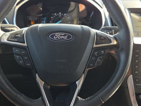 Used 2018 Ford Edge Titanium image 11