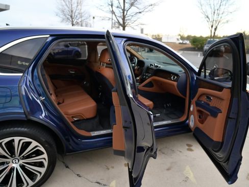 Used 2023 Bentley Bentayga image 54