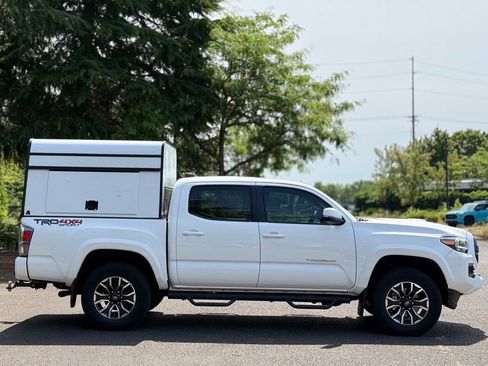Used 2021 Toyota Tacoma TRD Sport w/ TRD Premium Sport Package AWD/4WD image 6