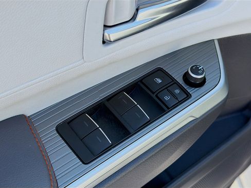 Used 2021 Toyota Sienna XSE image 23