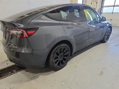 Used 2021 Tesla Model Y Long Range image 10