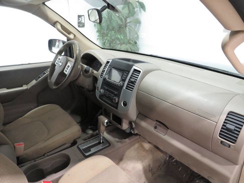Used 2017 Nissan Frontier SV RWD image 6
