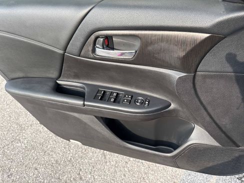 Used 2015 Honda Accord Hybrid Sedan image 13