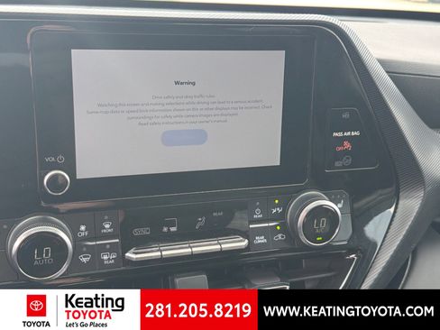 Used 2025 Toyota Highlander XSE AWD/4WD image 18
