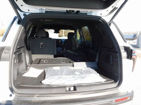 New 2026 Chevrolet Traverse LT w/ LPO, Floor Liner Package image 26