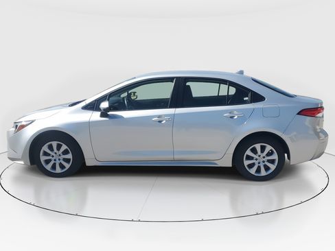 Used 2025 Toyota Corolla LE image 6