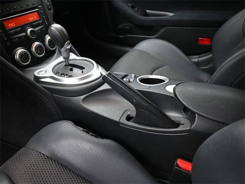Used 2010 Nissan 370Z Touring image 19