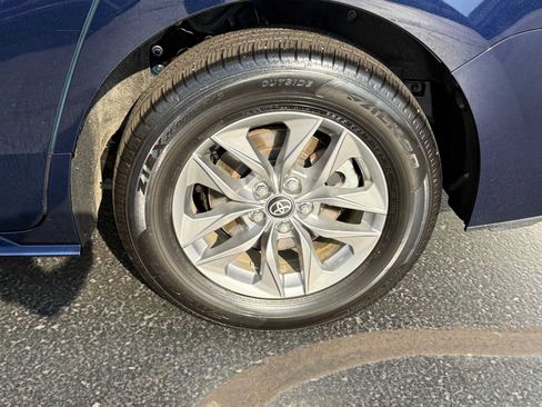 Certified 2026 Toyota Sienna LE AWD/4WD image 9