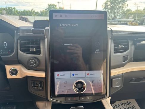 Used 2023 Ford Expedition Platinum AWD/4WD image 6