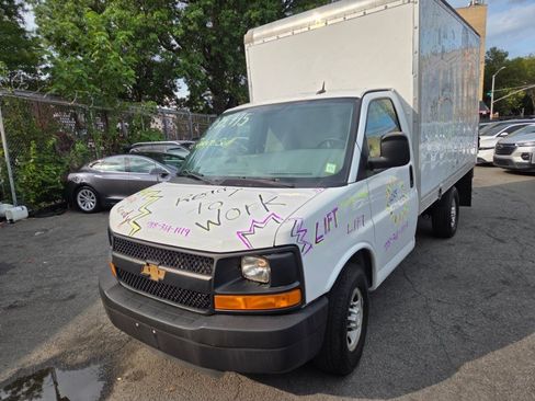Used 2015 Chevrolet Express 3500 RWD image 5