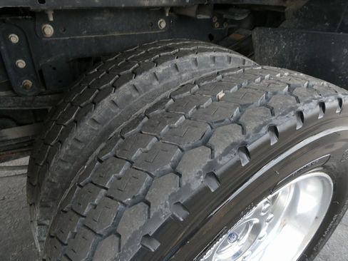 Used 2022 Ford F450 Platinum w/ FX4 Off-Road Package image 17