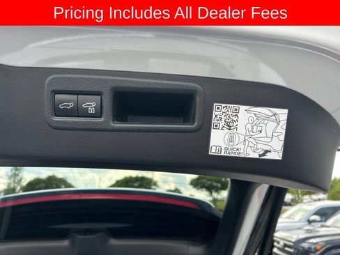 Used 2023 Toyota Venza Limited AWD/4WD image 17