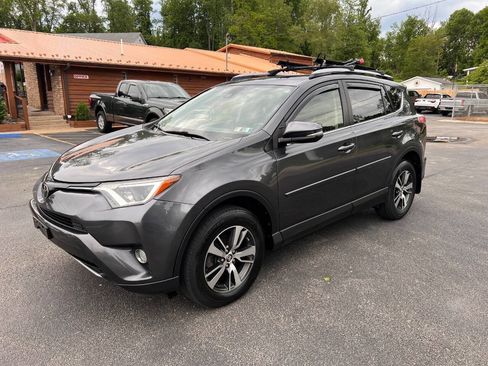 Used 2018 Toyota RAV4 XLE AWD/4WD image 1