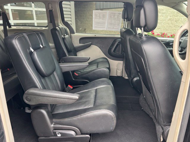 Used 2016 Chrysler Town & Country Touring-L w/ Driver Convenience Group FWD image 13