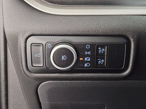 Used 2023 Ford Explorer XLT w/ Equipment Group 202A RWD image 34
