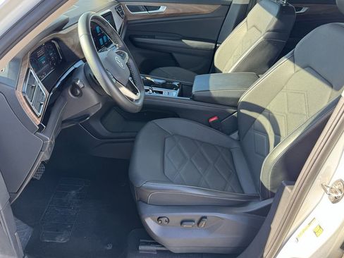 Used 2024 Volkswagen Atlas SE image 11