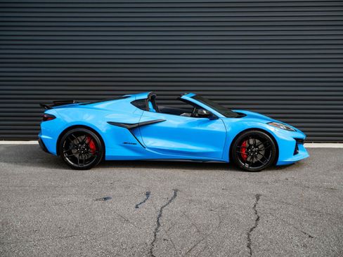 Used 2025 Chevrolet Corvette Z06 RWD image 21
