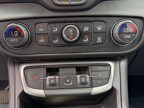 Used 2024 GMC Terrain SLT FWD image 15
