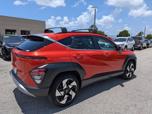 Used 2025 Hyundai Kona Limited FWD image 2