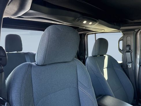 Used 2024 Jeep Gladiator Sport image 14