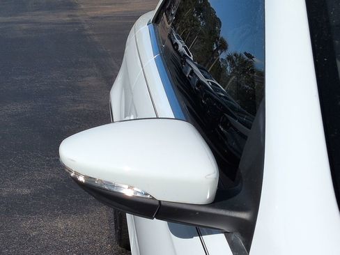 Used 2015 Volkswagen Eos Executive image 12